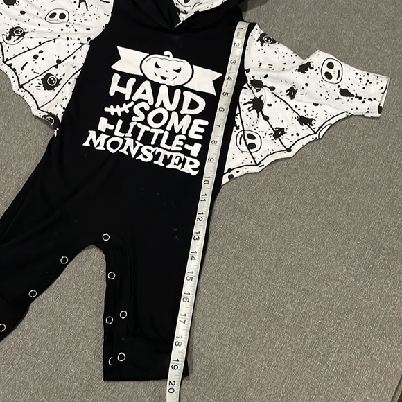 Black and White Halloween outfit Hand Some LITTLE MONSTER 80/12 months Bat - Picture 8 of 12